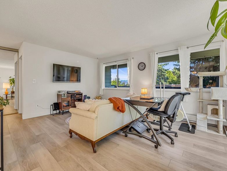 406 334 E 5th Avenue