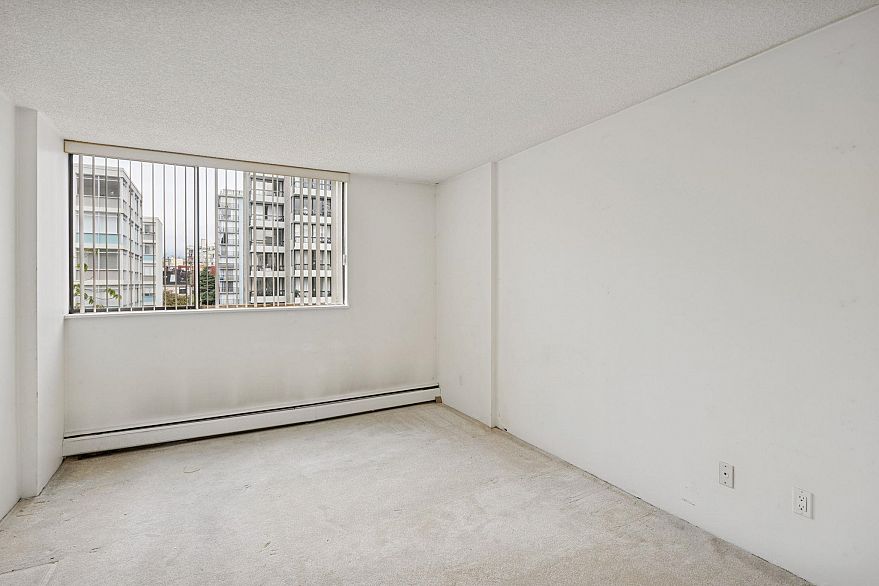 301 1995 Beach Avenue