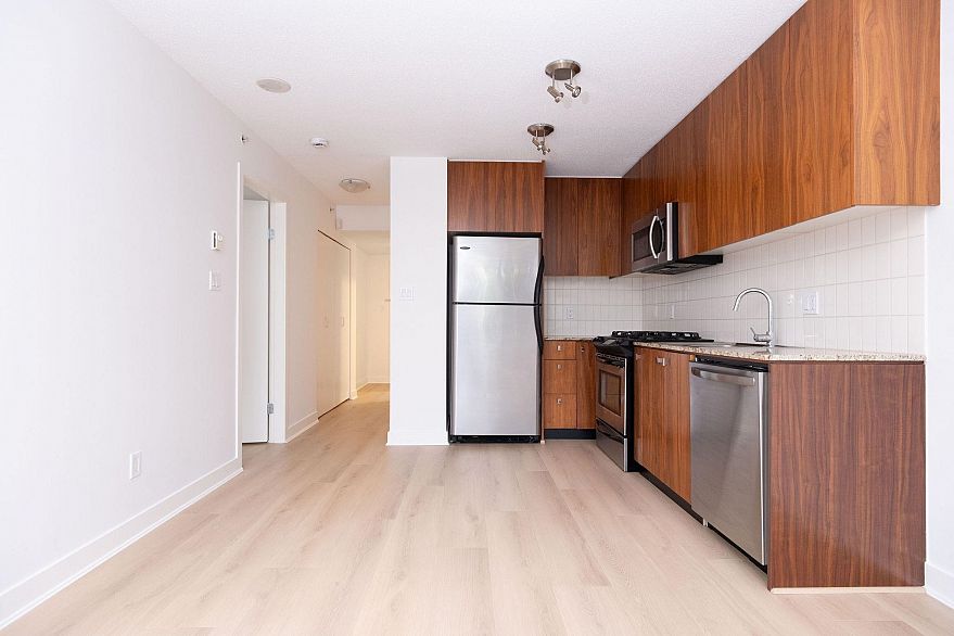 302 1030 W Broadway Street