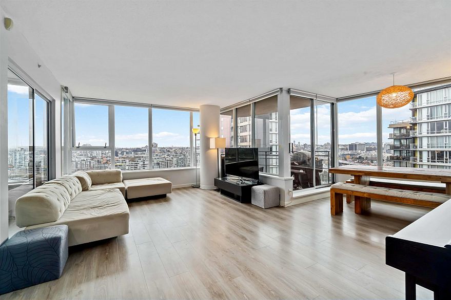 2303 33 Smithe Street