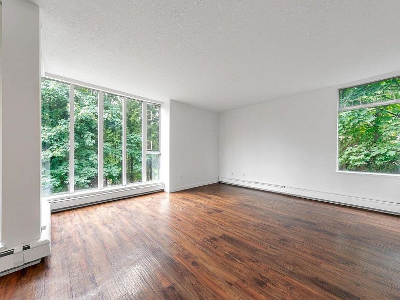 307 3061 E Kent Avenue North