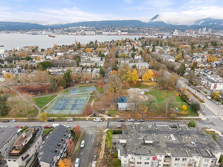 PH6 2265 E Hastings Street