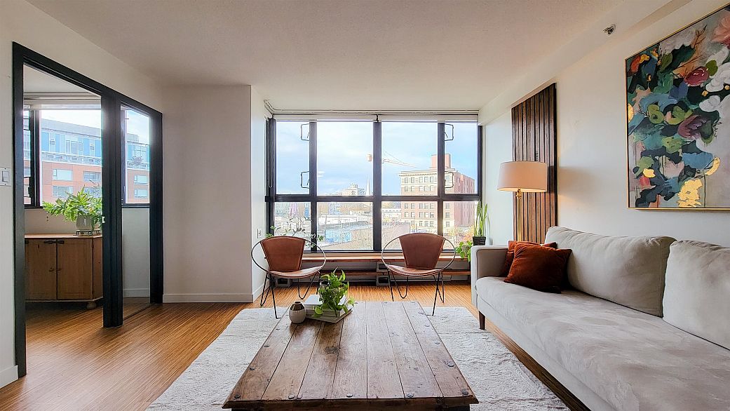 503 288 E 8th Avenue