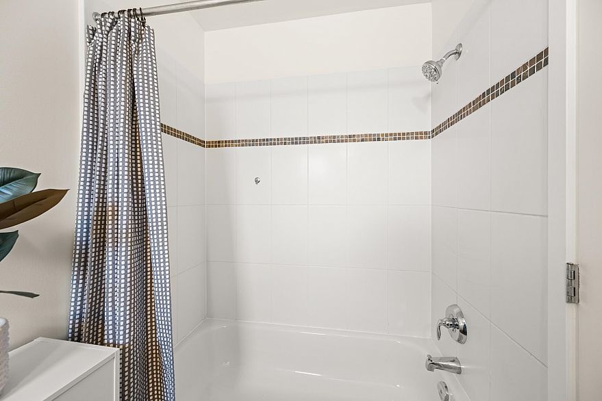 PH6 2265 E Hastings Street