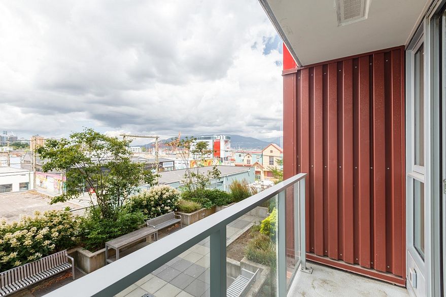 301 933 E HASTINGS STREET, Vancouver BC V6A 0G6