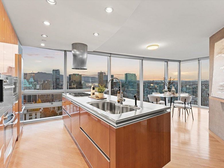 3204 938 Nelson Street