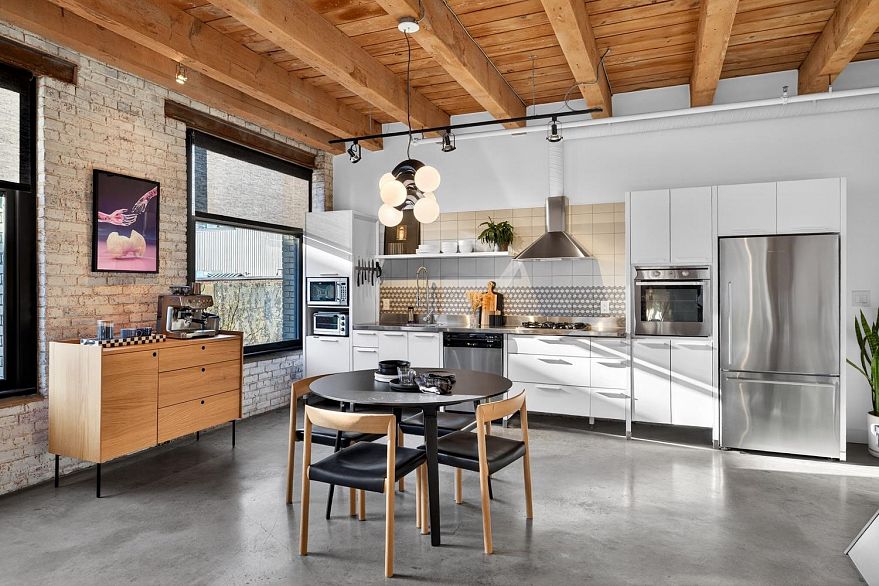 411 55 E Cordova Street