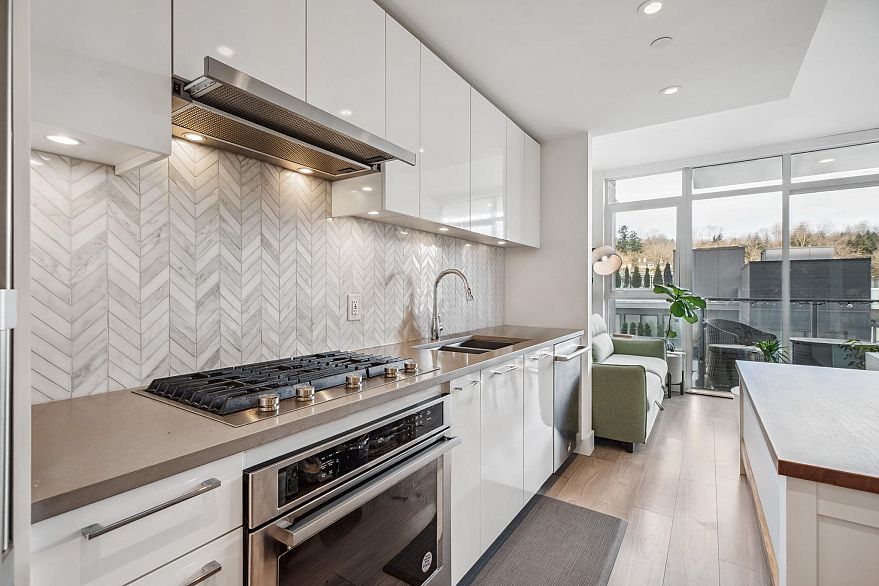 702 3581 E Kent Ave North