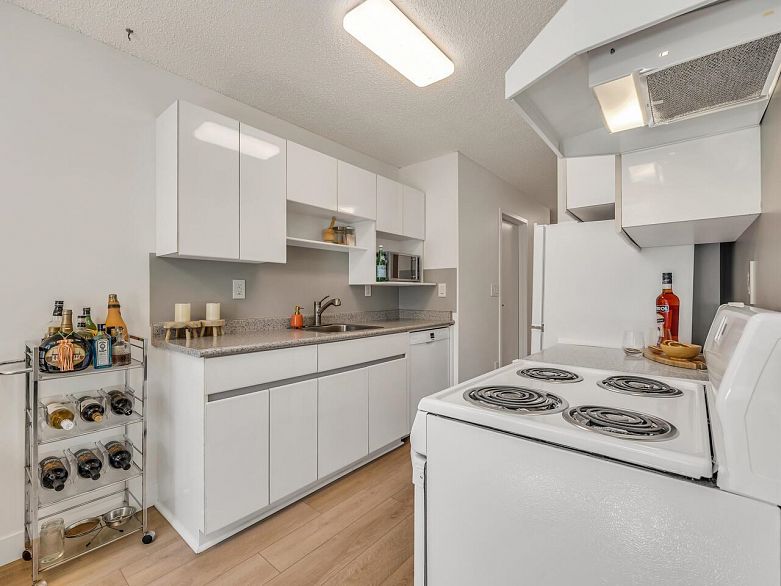 406 334 E 5th Avenue