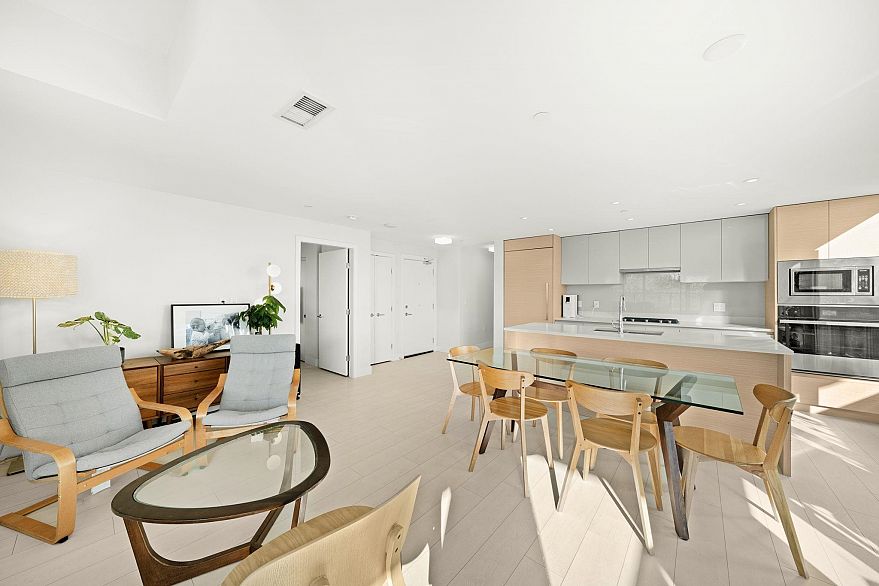 320 3538 Sawmill Crescent