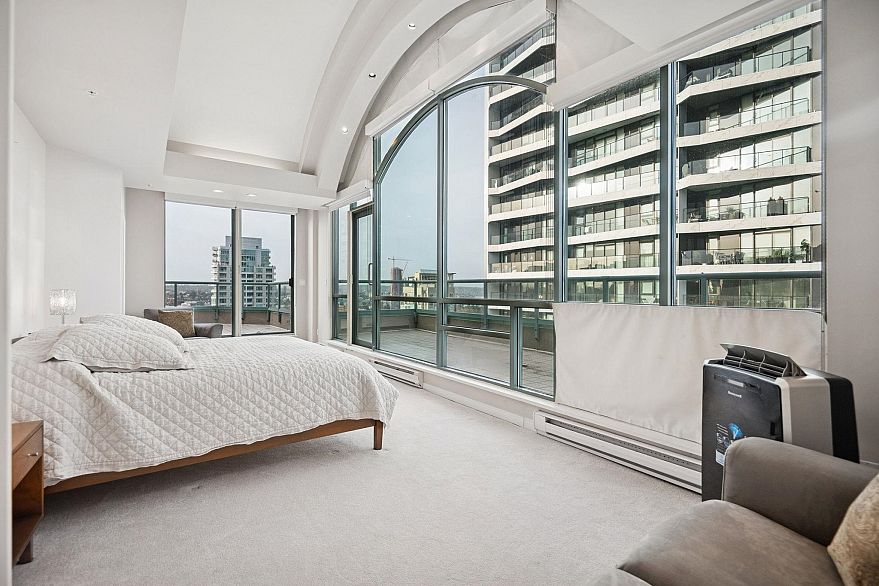 PH 3-4 1383 Howe Street