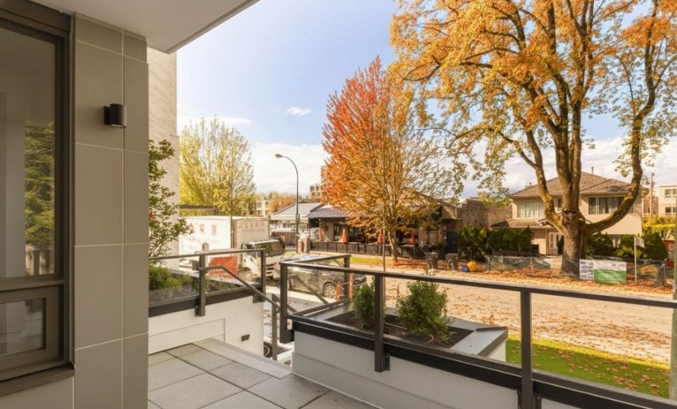 101 3668 W 10th Avenue