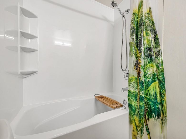 406 334 E 5th Avenue