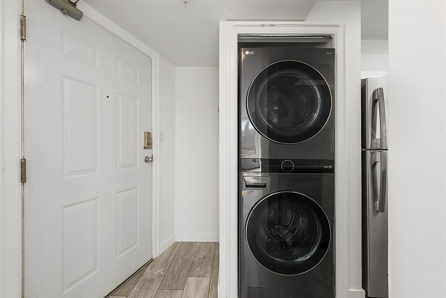 1401 811 Helmcken Street