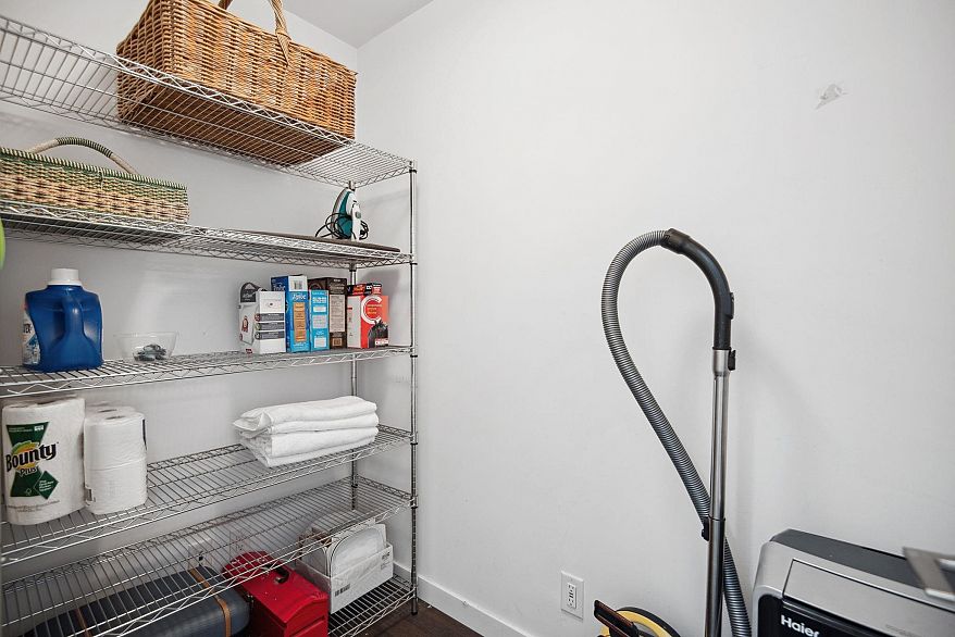 808 933 E Hastings Street