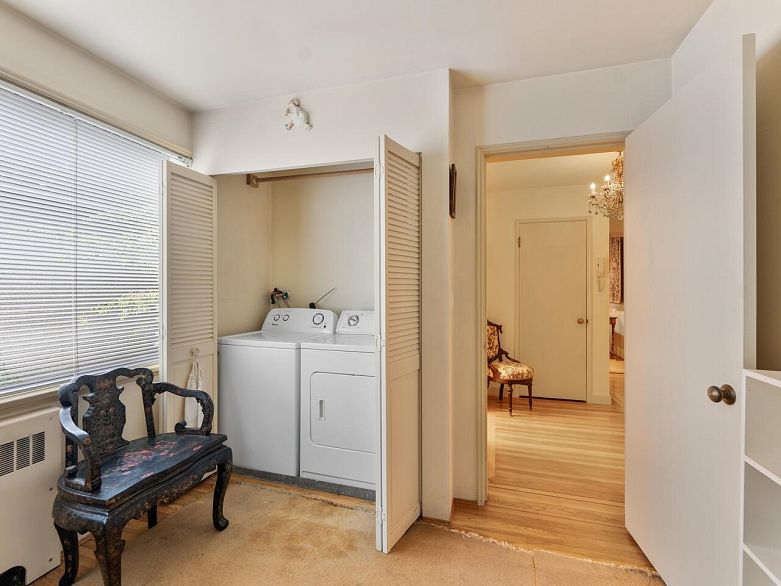 201 1695 W 10th Avenue