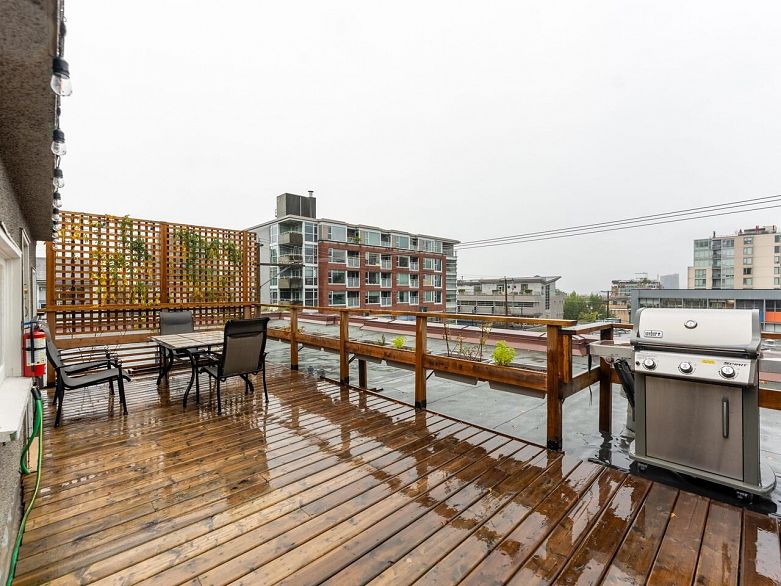 201 1695 W 10th Avenue