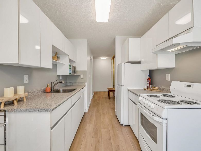 406 334 E 5th Avenue