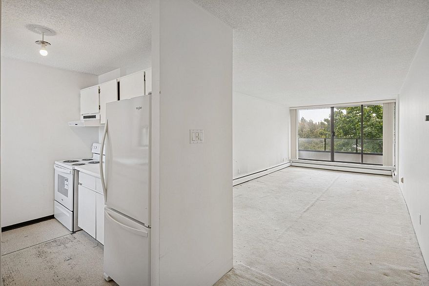 301 1995 Beach Avenue