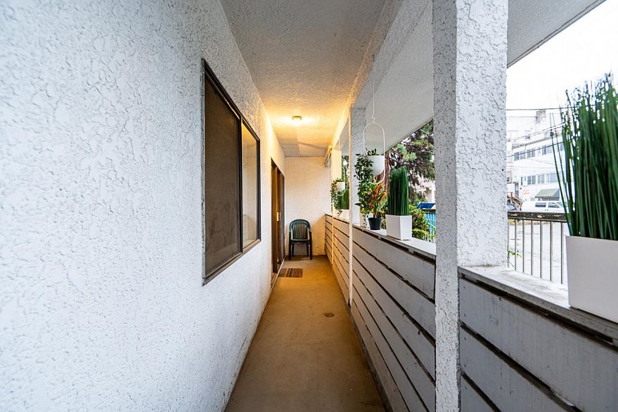 114 1950 W 8th Avenue