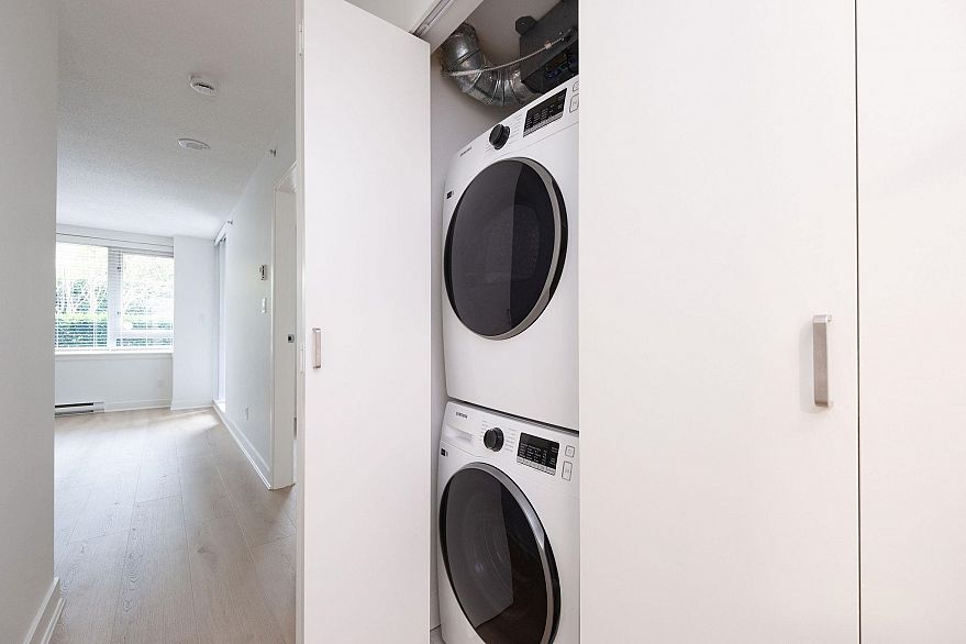 302 1030 W Broadway Street