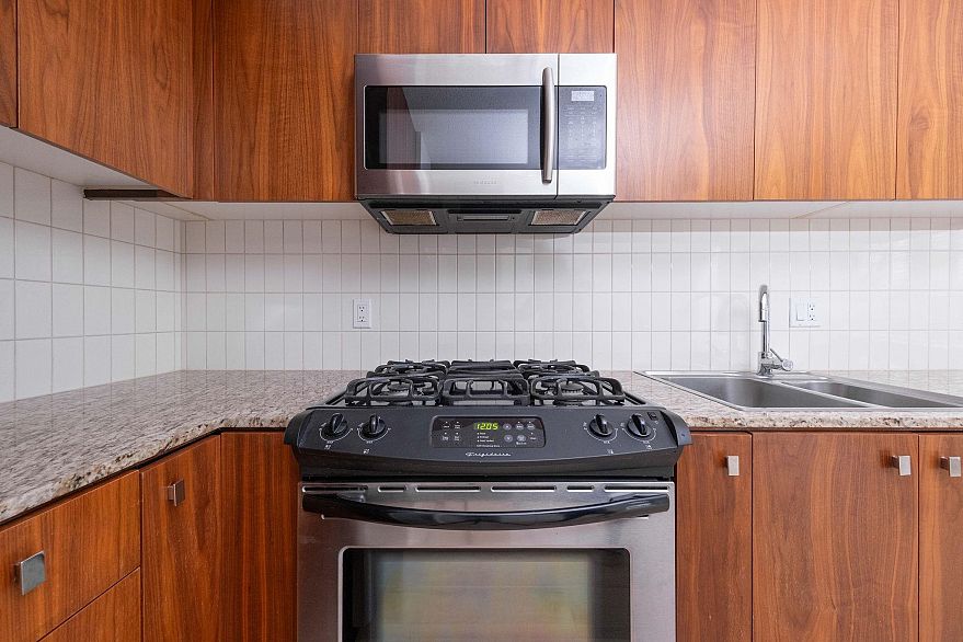 302 1030 W Broadway Street