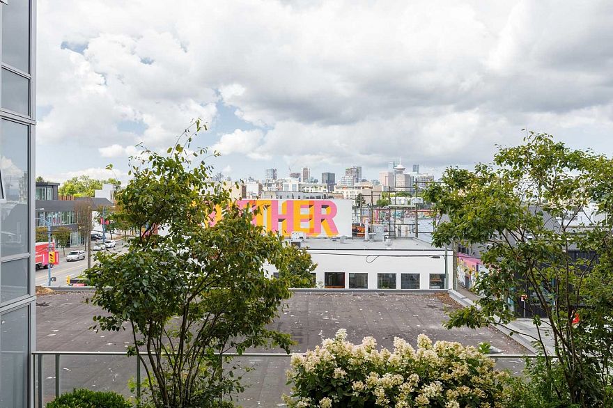 301 933 E HASTINGS STREET, Vancouver BC V6A 0G6