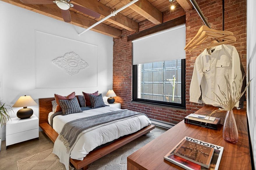 411 55 E Cordova Street