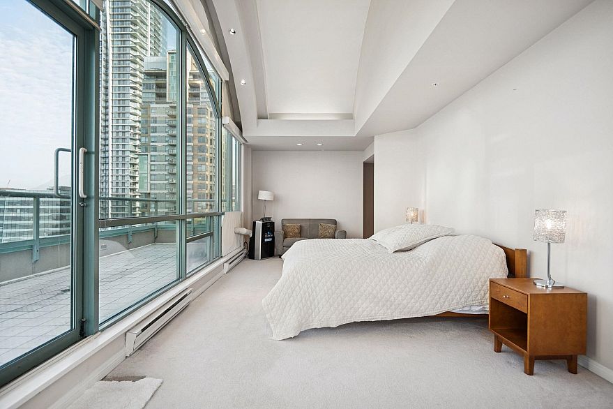 PH 3-4 1383 Howe Street