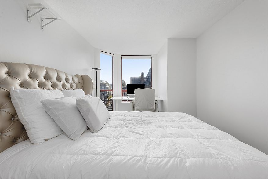 1401 811 Helmcken Street