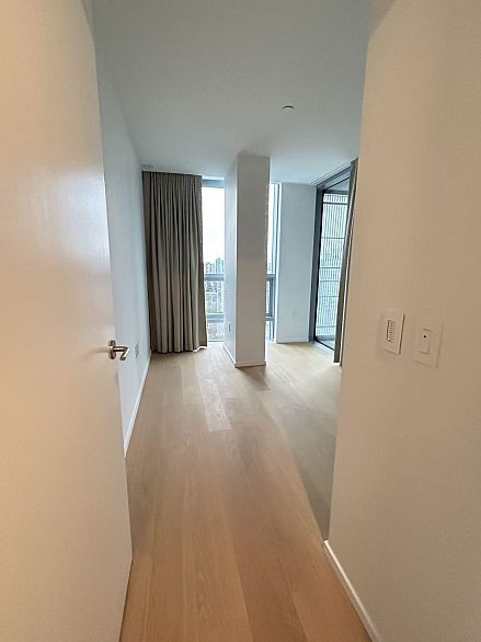 1905 1568 ALBERNI, Vancouver BC V6G 0E3