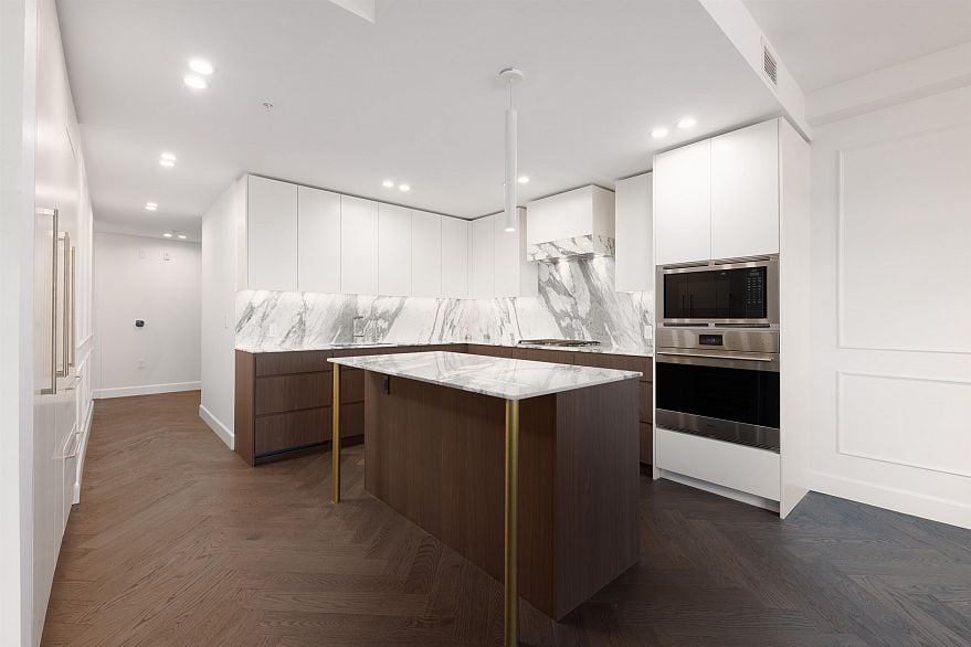 101 3668 W 10th Avenue