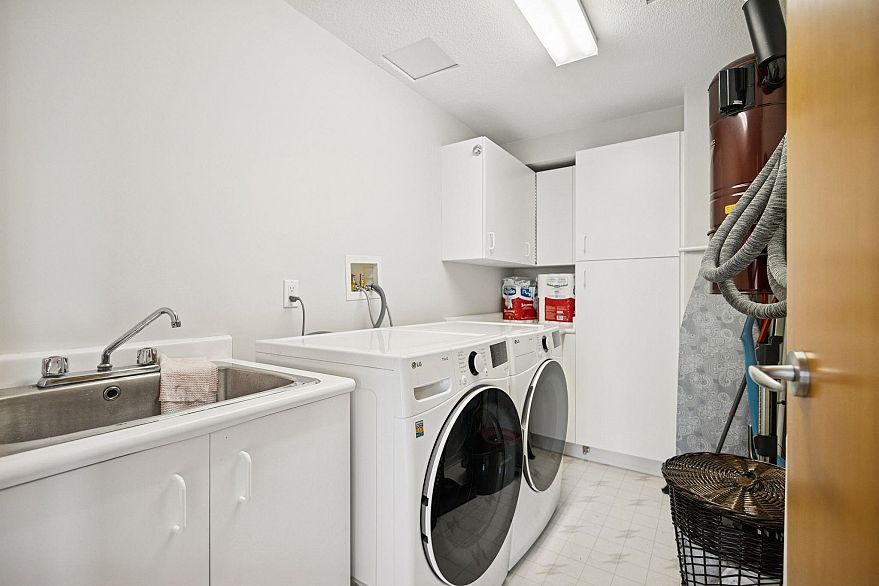 PH 3-4 1383 Howe Street