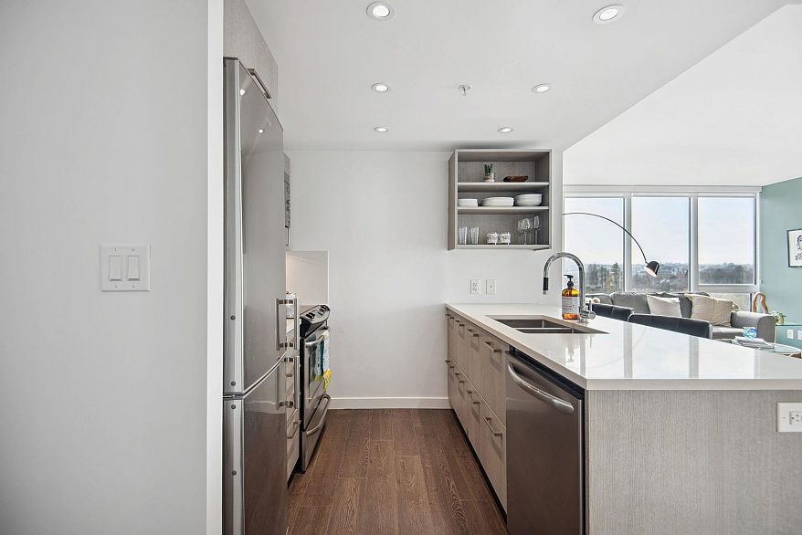 808 933 E Hastings Street