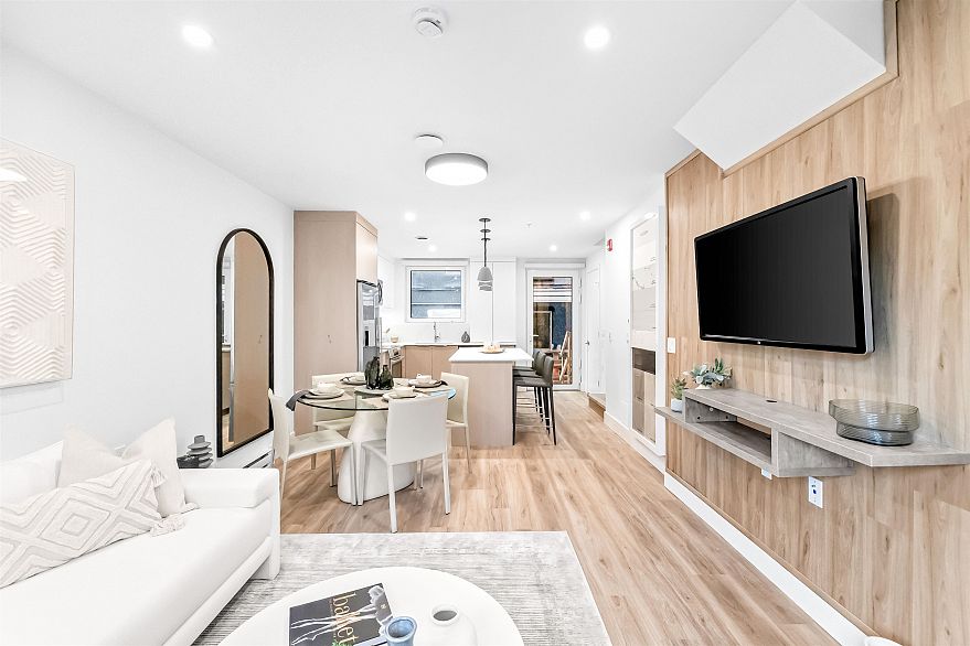 315 2250 E 1st Avenue