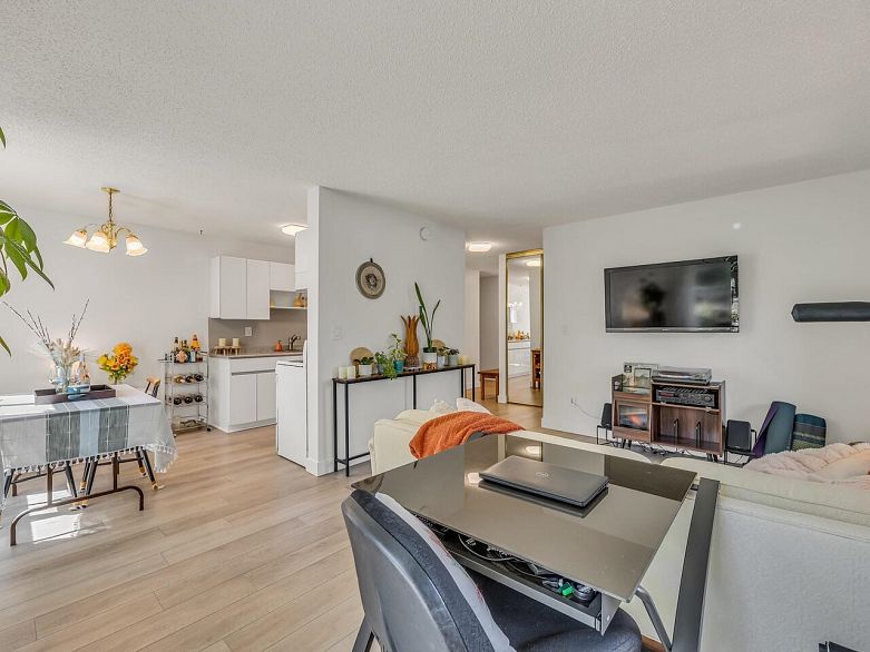 406 334 E 5th Avenue