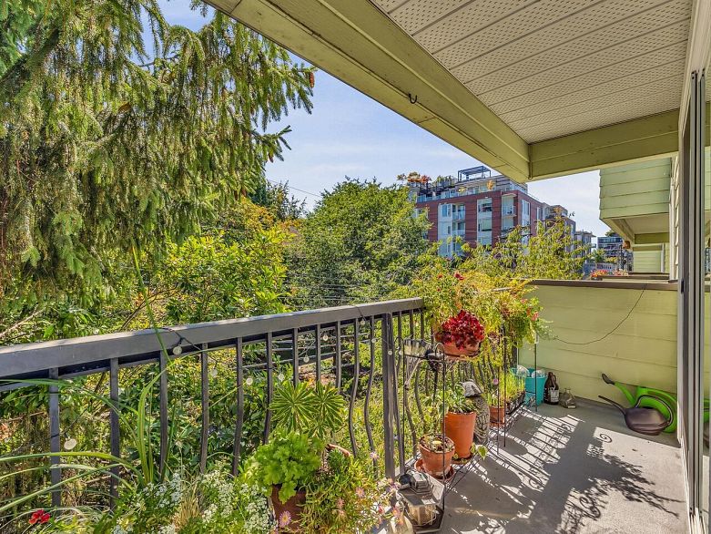 406 334 E 5th Avenue