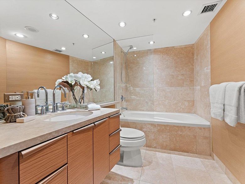 3204 938 Nelson Street