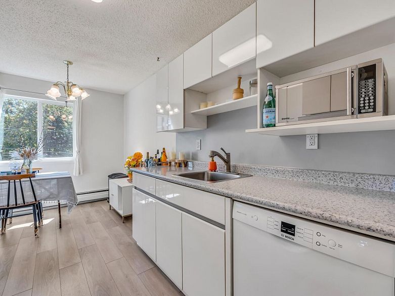 406 334 E 5th Avenue