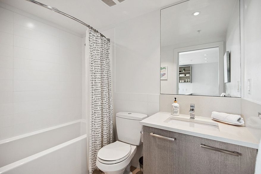 808 933 E Hastings Street