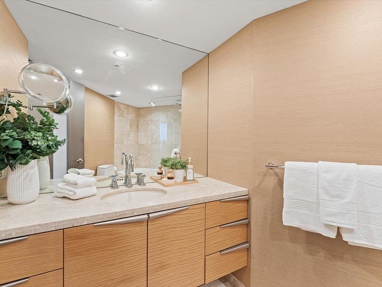 3204 938 Nelson Street