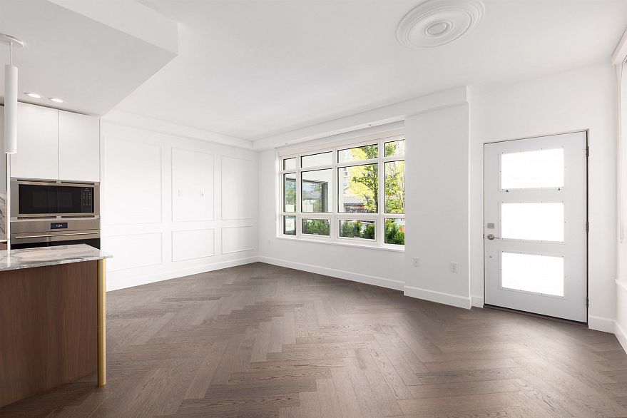 101 3668 W 10th Avenue