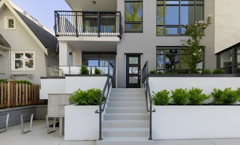 101 3668 W 10th Avenue