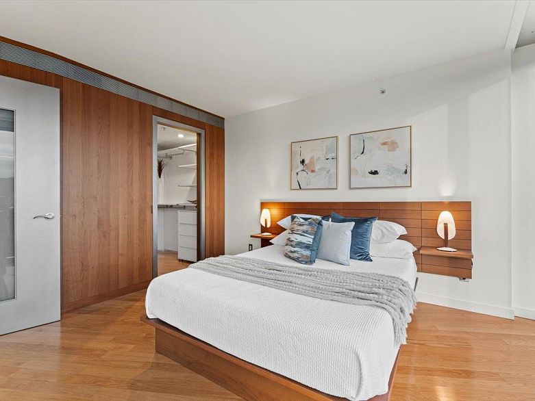 3204 938 Nelson Street