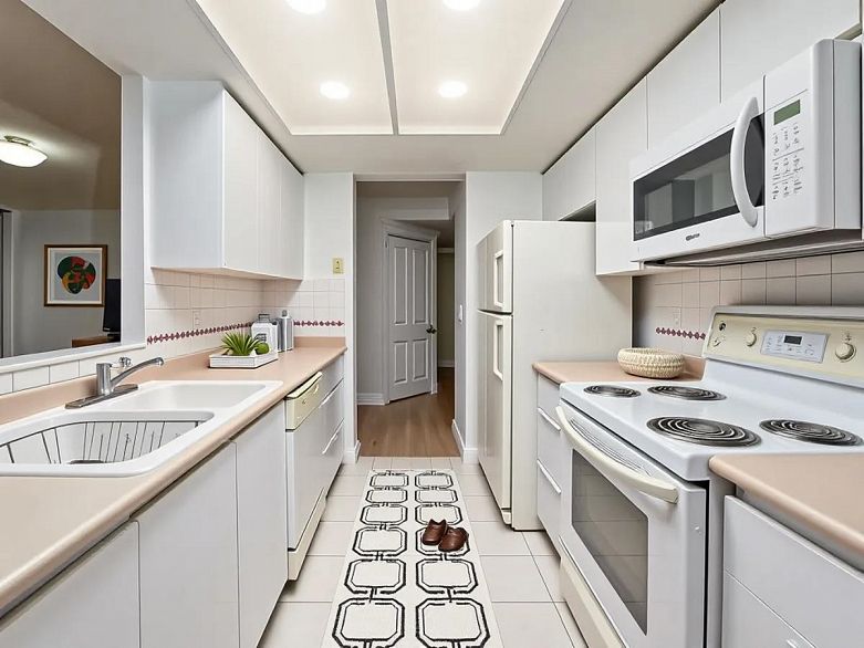 601 867 Hamilton Street