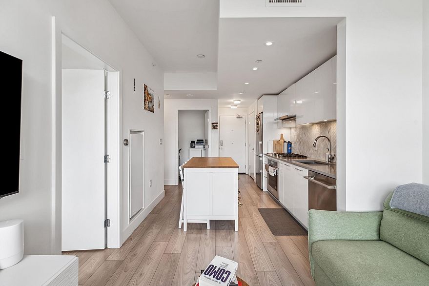 702 3581 E Kent Ave North