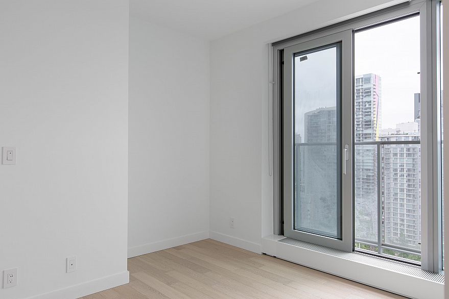 2501 1480 Howe Street