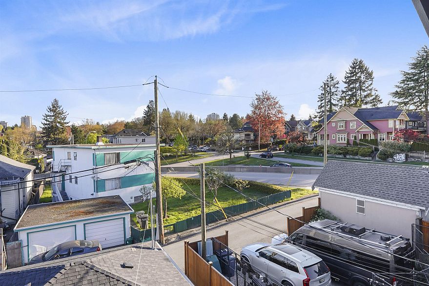 2 1322 E 13th Avenue