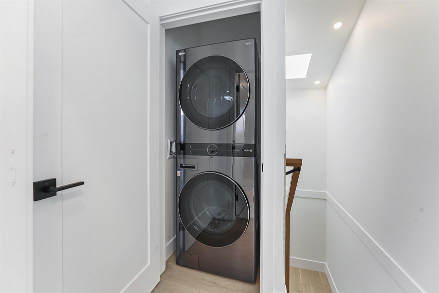 2 1322 E 13th Avenue