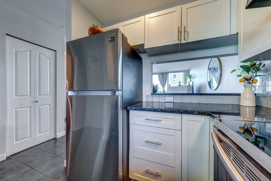 809 555 Abbott Street